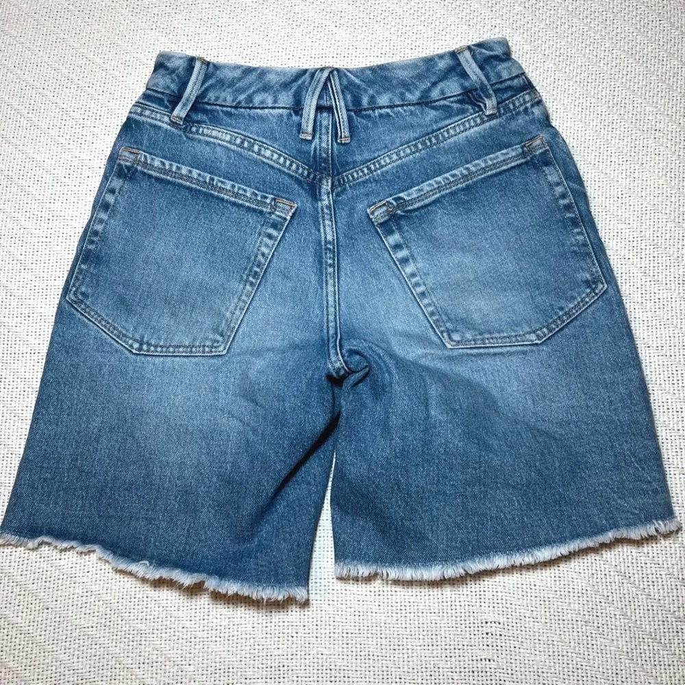 Good American Baggy Denim Shorts Indigo Curve Raw Hem Size 24